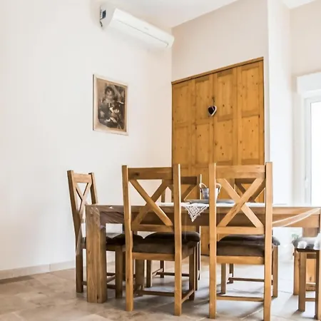 3 Bedroom Cozy In *