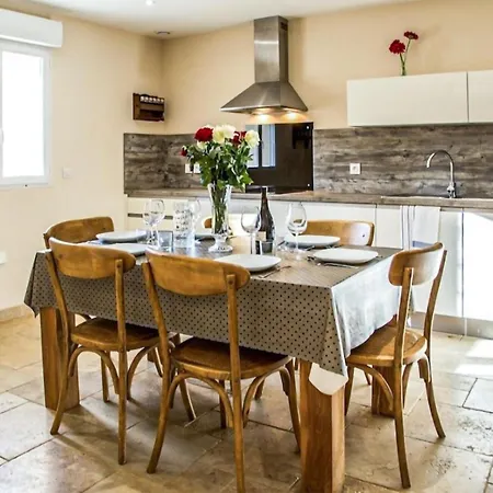 Stunning In With Kitchen * Cabrerolles