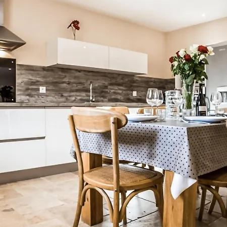 Stunning In With Kitchen Cabrerolles