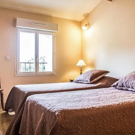 3 Bedroom Cozy In *